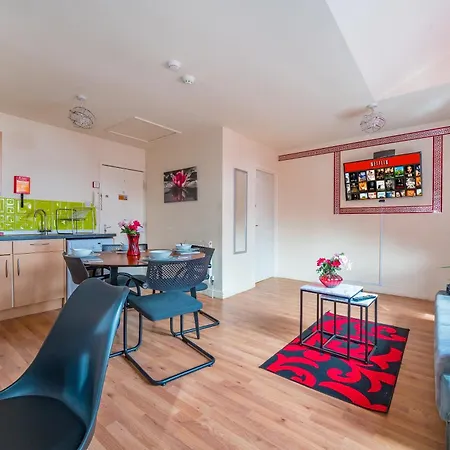 *g11h* For A Cosy Luxurious Lovely + Free Parking + Free Fast Wifi Perfect For Work Or Pleasure* Апартаменти