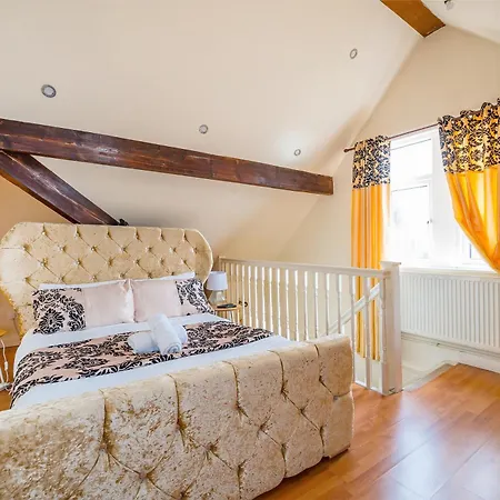 Apartment Cozy Luxe Haven: Free Parking & Fast Wifi