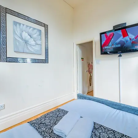 Lägenhet *g11h* For A Cosy Luxurious Lovely + Free Parking + Free Fast Wifi Perfect For Work Or Pleasure*