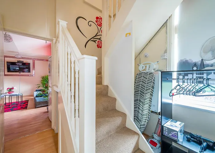 Cozy Luxe Haven: Free Parking & Fast Wifi *