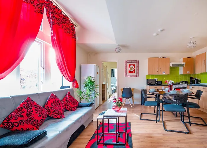 Cozy Luxe Haven: Free Parking & Fast Wifi