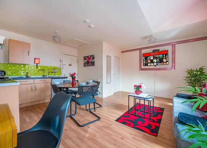 Cozy Luxe Haven: Free Parking & Fast Wifi Apartment