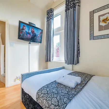 Cozy Luxe Haven: Free Parking & Fast Wifi Apartment *