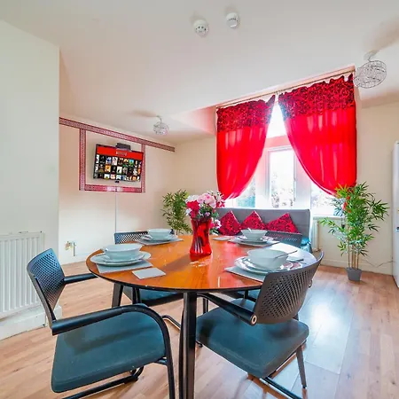 Cozy Luxe Haven: Free Parking & Fast Wifi Apartment Leeds (West Yorkshire)